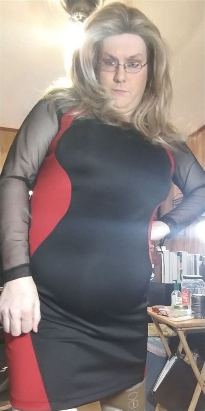 Embracing Curves: The Life Of A Chubby Stepmom