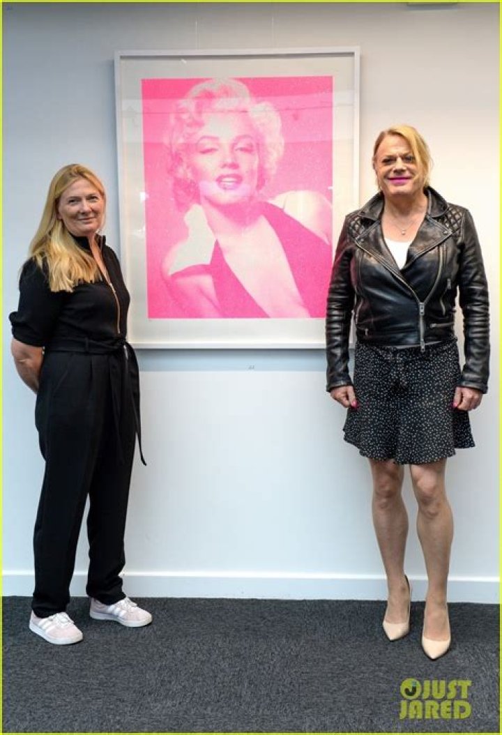 Eddie Izzard Pronouns: What You Need To Know