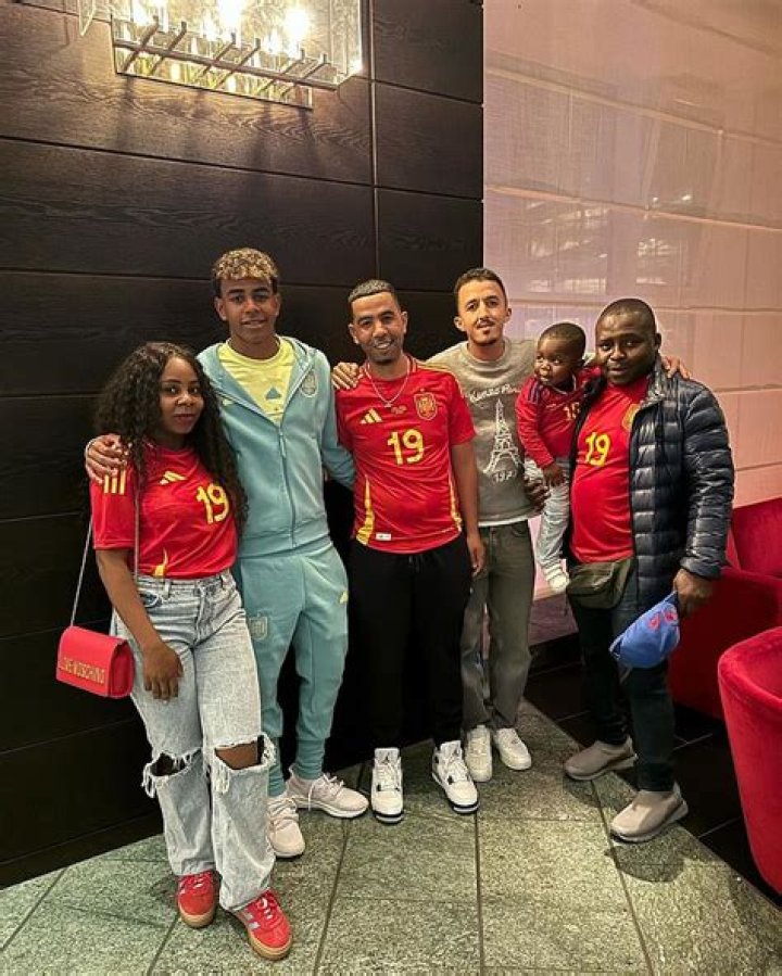 Unraveling The Mystery: How Old Is Lamines GF?