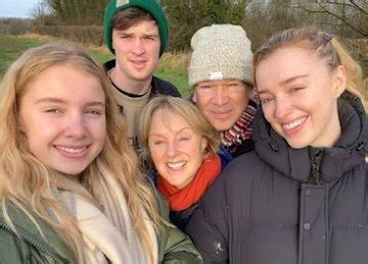 The Dynevor Sibling Dynasty: Uncovering Phoebe Dynevor's Family Tree